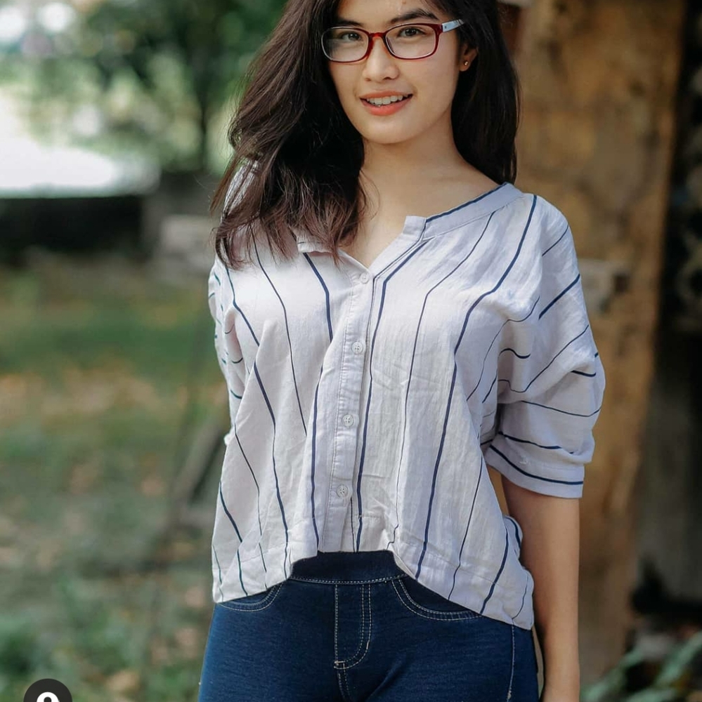 Cropped loose button-down
